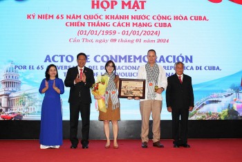 can tho hop mat ky niem 65 nam quoc khanh cong hoa cuba chien thang cach mang cuba