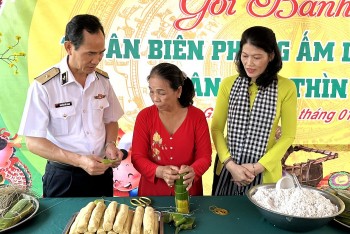 goi banh tet tang qua tet cho ba con bien gioi an giang