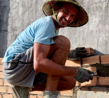 Thanh niên Pháp làm "thợ hồ" xây nhà tình nghĩa cho người dân nghèo Đồng Nai