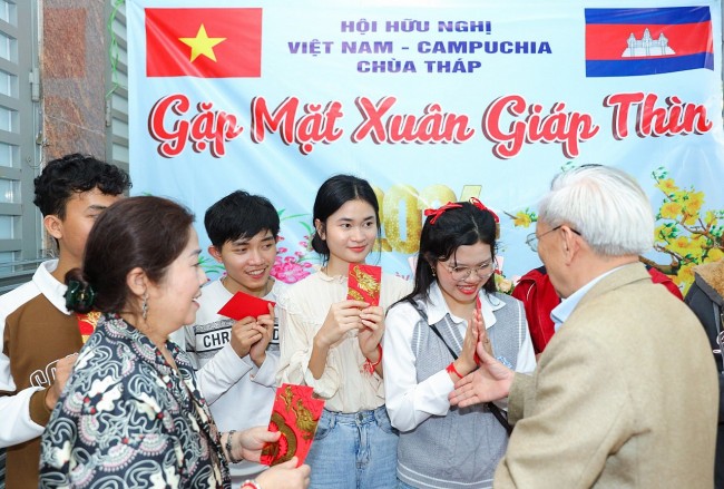 Ấm áp Tết Việt
