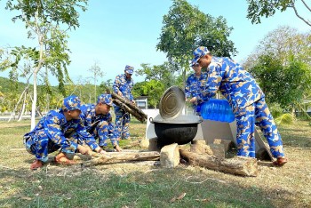 huong vi que nha am long nguoi linh noi dao xa