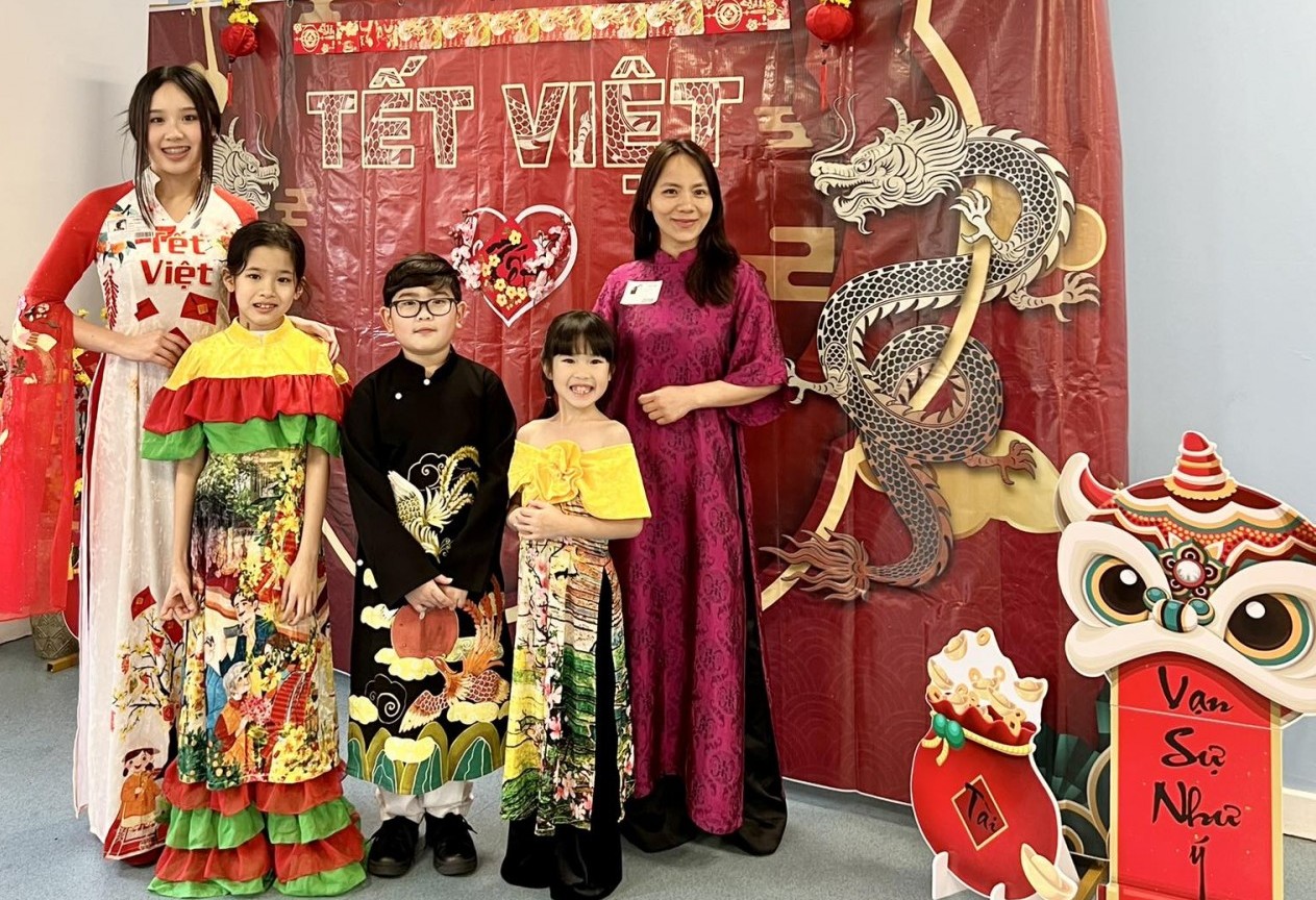 Liên hiệp phụ nữ quốc tế Việt Nam - Vương quốc Anh giới thiệu Tết Việt trong trường học tại London