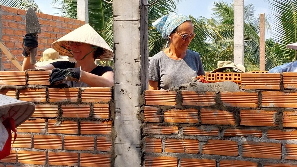 Đoàn tình nguyện viên Pháp xây nhà, giao lưu hữu nghị với người dân Đồng Nai, Long An