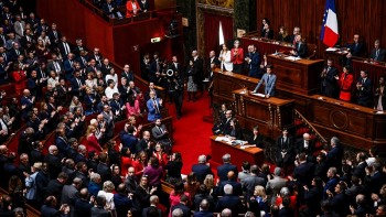 Pháp trở thành nước đầu tiên ghi quyền phá thai vào Hiến pháp