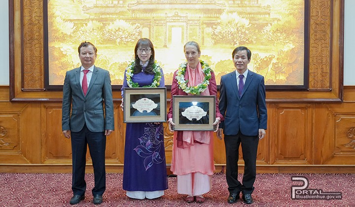 Hai công dân Đức và Nhật Bản được trao tặng danh hiệu “Công dân danh dự tỉnh Thừa Thiên Huế”