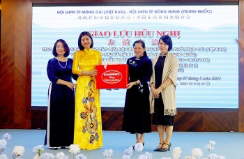 Phụ nữ TP Móng Cái (Việt Nam) và Đông Hưng (Trung Quốc) giao lưu hữu nghị
