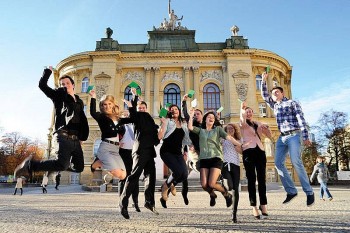Ba Lan dành 20 học bổng du học cho sinh viên Việt Nam trong năm 2024