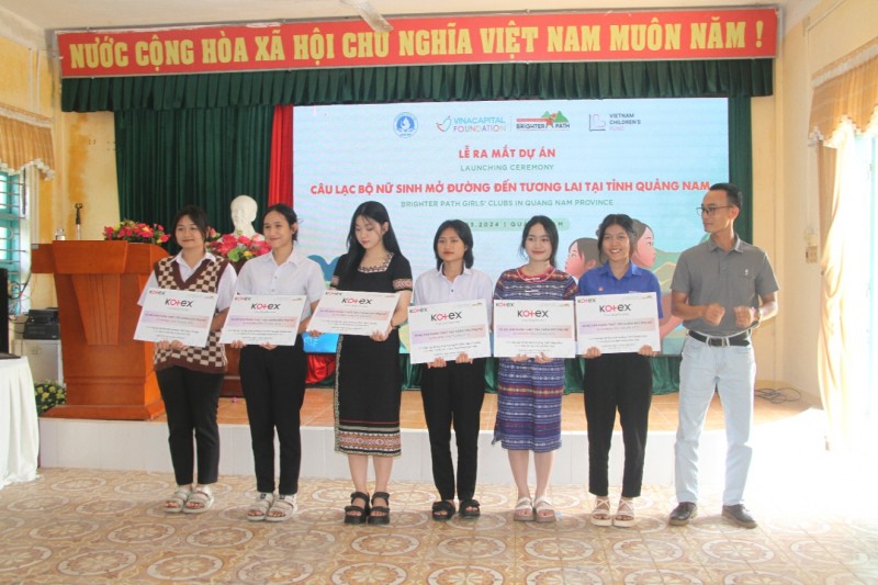 VCF ra mắt 6 CLB mở đường đến tương lai dành cho nữ sinh DTTS ở Quảng Nam