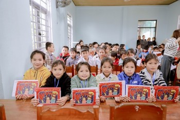 zhi shan foundation trao gan 3 ty dong hoc bong cho hoc sinh sinh vien vuot kho