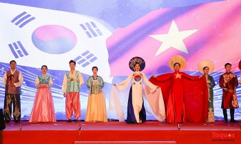 gia dinh da van hoa viet han giup that chat tinh huu nghi hai nuoc