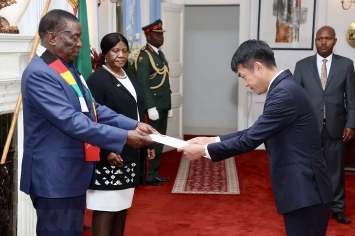Tổng thống Zimbabwe mong muốn đẩy mạnh hợp tác với Việt Nam