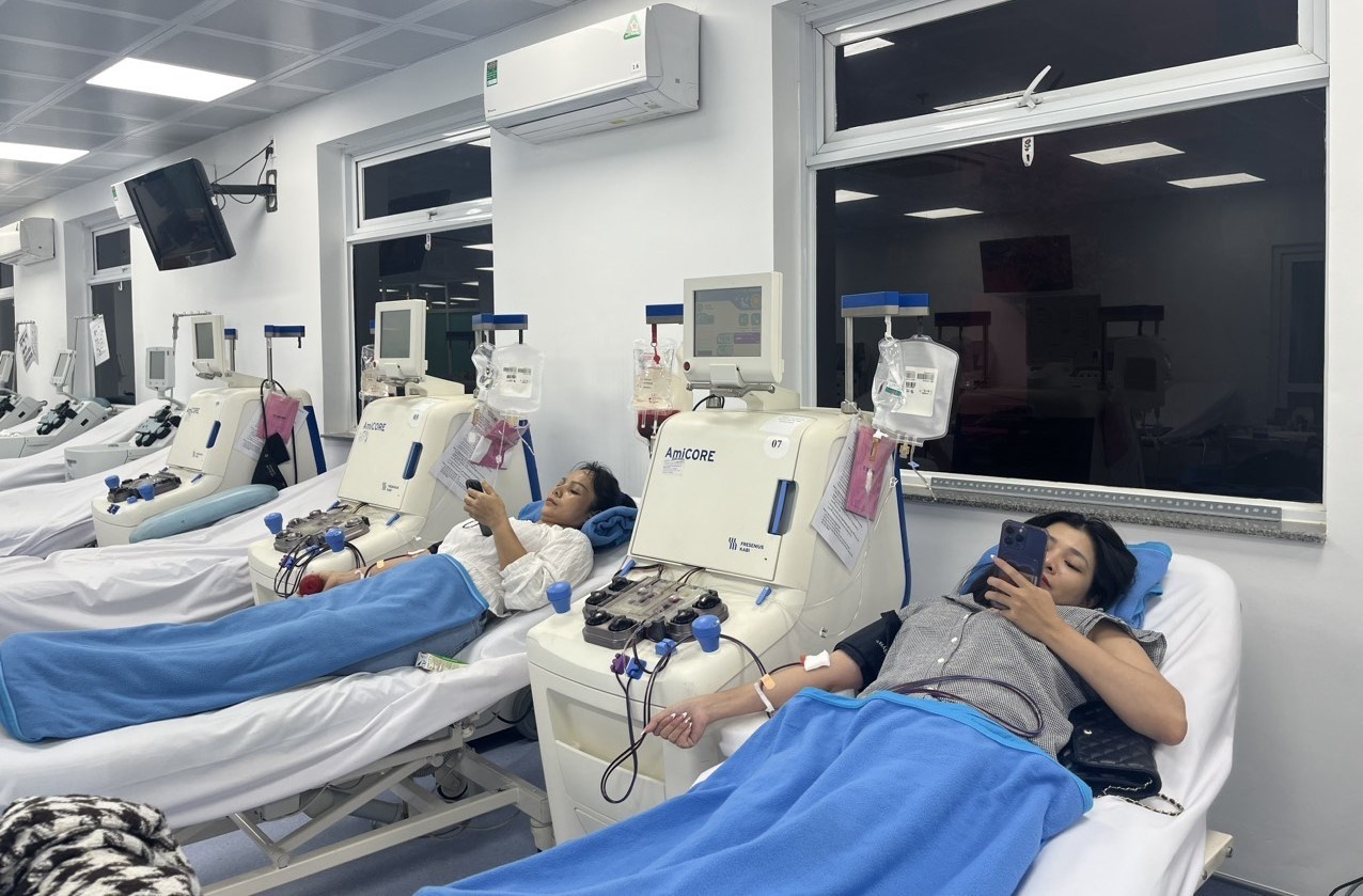 3 người Việt hiến máu hiếm cứu bệnh nhân Anh