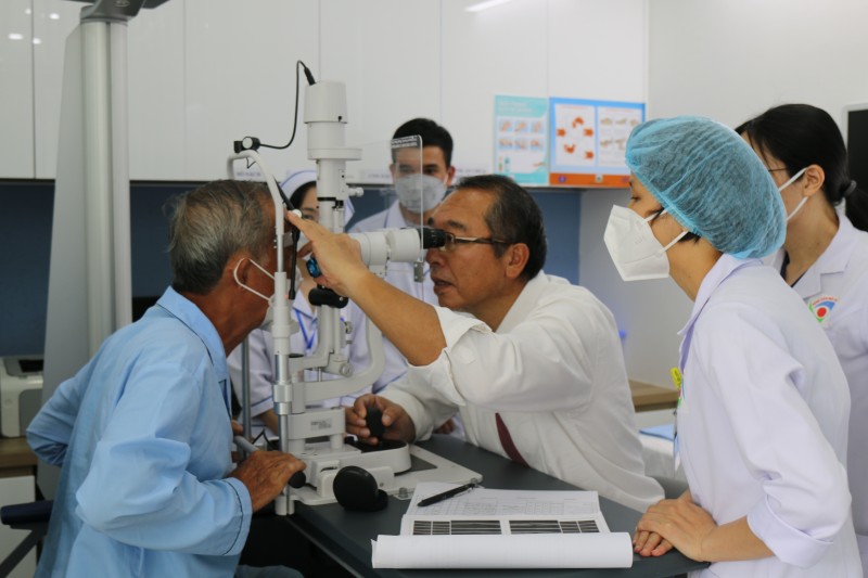 Thừa Thiên Huế: Phẫu thuật tạo hình thẩm mỹ và mổ đục thủy tinh thể miễn phí cho người dân