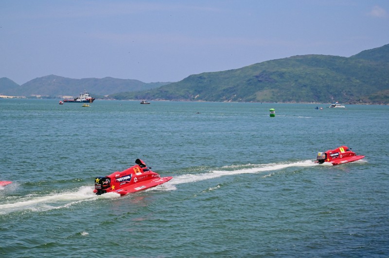 Đội đua thuyền máy Bình Định – Việt Nam giữ vững ngôi đầu bảng UIM F1H2O World Championship