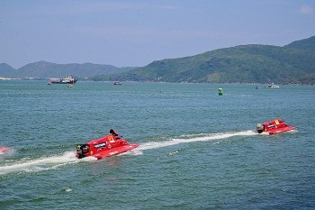 doi dua thuyen may binh dinh viet nam giu vung ngoi dau bang uim f1h2o world championship