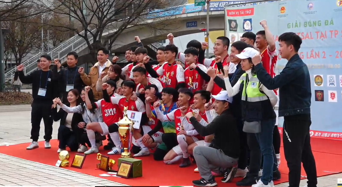 Người Việt tại Hàn Quốc tham gia giải bóng đá gắn kết cộng đồng
