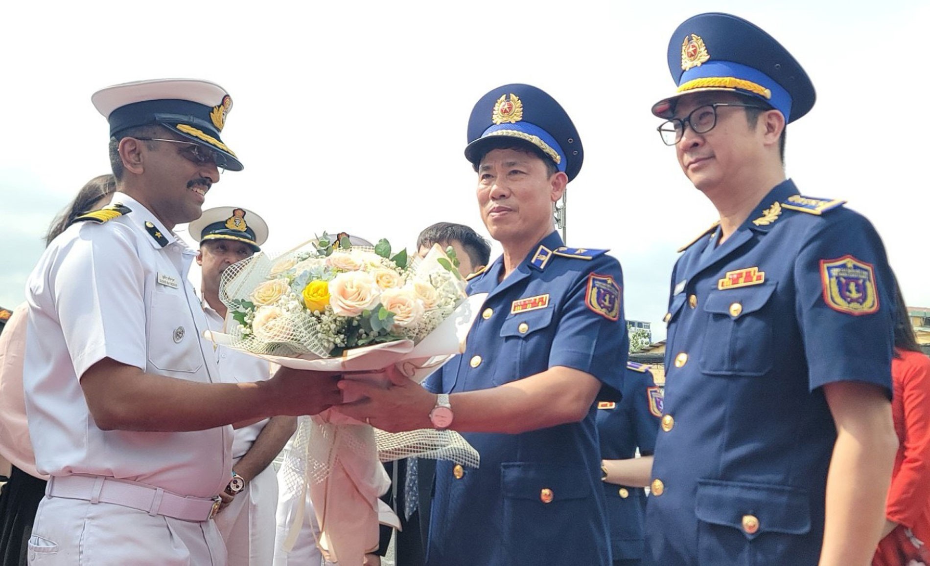 Tàu của Lực lượng Bảo vệ bờ biển Ấn Độ thăm, tìm hiểu văn hoá Việt Nam