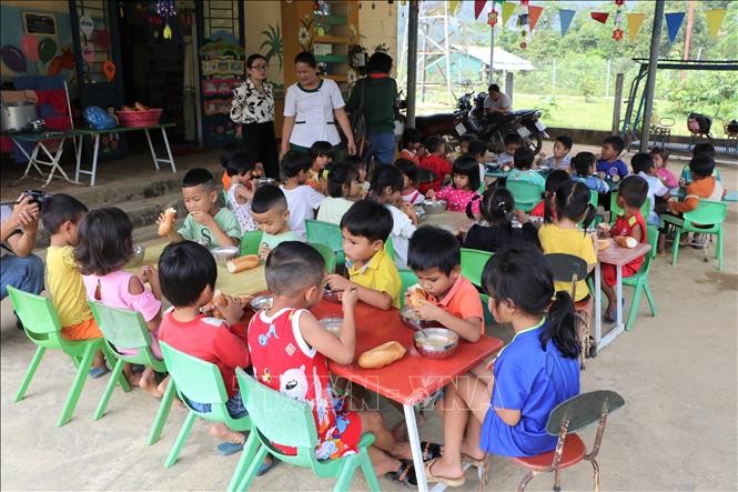 Children of Vietnam hỗ trợ thực phẩm dinh dưỡng cho khoảng 11.000 trẻ em ở 5 huyện miền núi của Quảng Ngãi