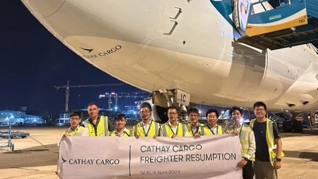 Cathay Cargo nối lại chuyến bay chở hàng từ Hồng Kông đến TP. Hồ Chí Minh ghé qua Hà Nội