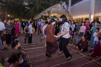 cac nha ngoai giao den voi khong gian van hoa xu doai