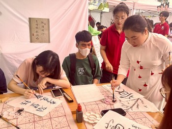 Sinh viên, học sinh Việt Nam trải nghiệm văn hoá Trung Quốc