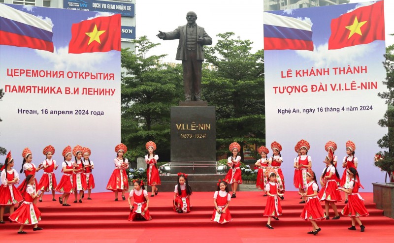 Tượng đài V.I.Lê-Nin tại TP Vinh (Nghệ An): Biểu tượng của tình hữu nghị nhân dân hai nước Việt Nam- LB Nga