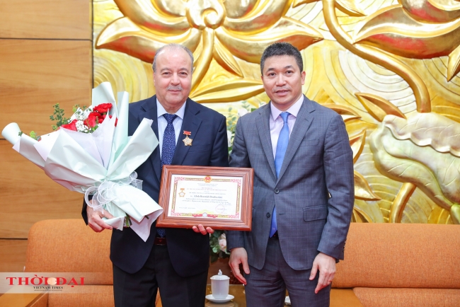 Ghi nhận đóng góp của Đại sứ An-giê-ri tại Việt Nam cho thúc đẩy quan hệ nhân dân hai nước