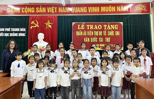 GNI tài trợ 6.132 chiếc áo cho học sinh ở huyện Vĩnh Lộc - Thanh Hóa