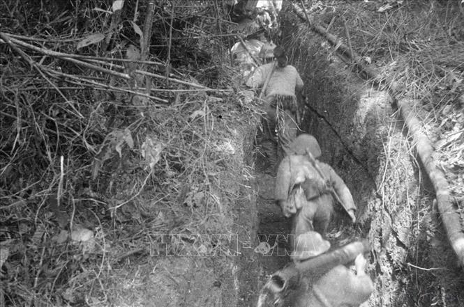 Những đường hào siết chặt "con nhím thép" ở Điện Biên Phủ