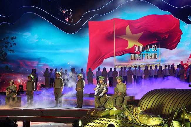 Tái hiện chiến thắng Điện Biên Phủ 'chấn động địa cầu' tại Cầu truyền hình 'Dưới lá cờ Quyết thắng'