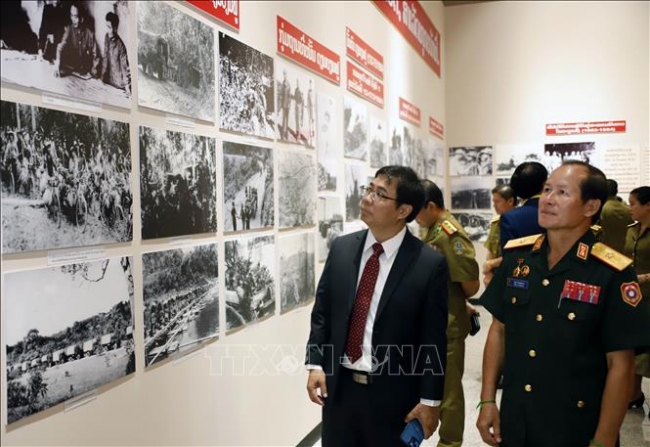 Triển lãm ảnh tại Lào về chiến thắng Điện Biên Phủ