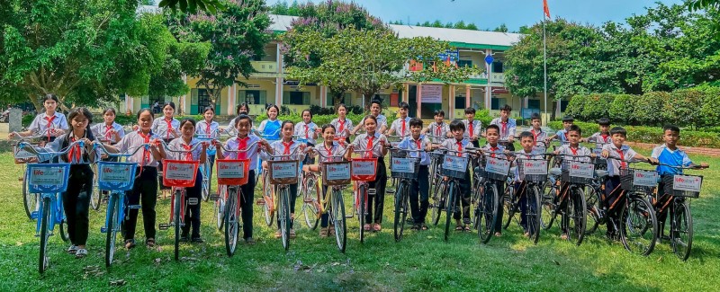 Lifestart Foundation (Úc) trao tặng 55 xe đạp cho học sinh có hoàn cảnh khó khăn