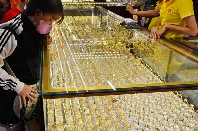 Giá vàng tăng sốc, Chính phủ yêu cầu thanh tra ngay thị trường vàng