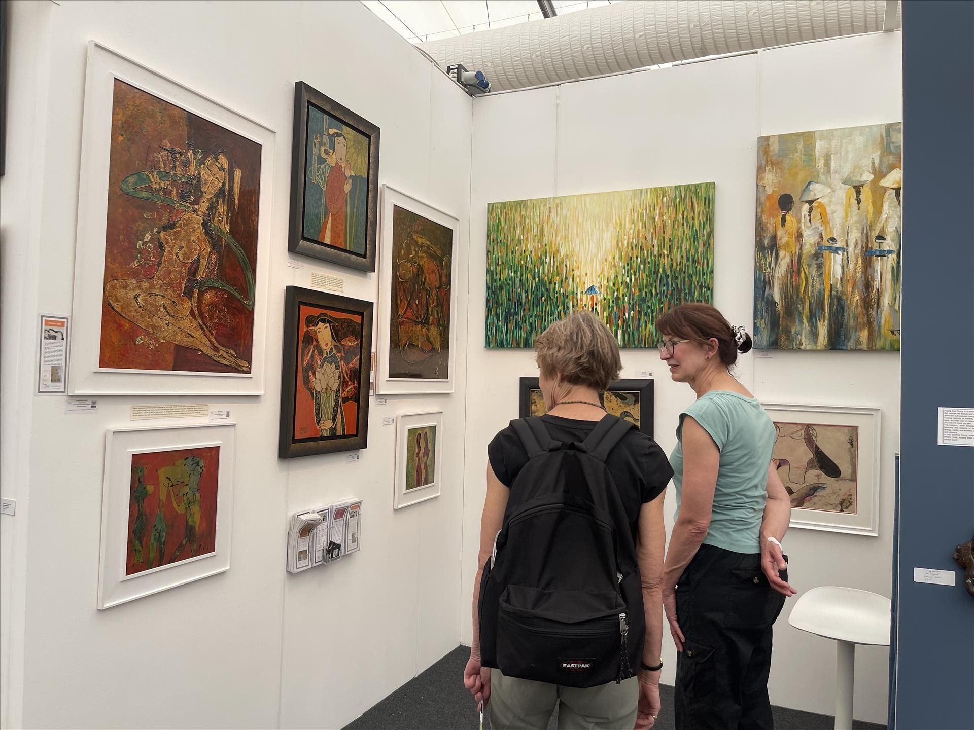Hội chợ Affordable Art Fair 2024: Tranh Việt Nam gây ấn tượng với người yêu nghệ thuật quốc tế