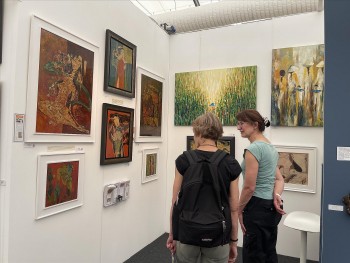 hoi cho affordable art fair 2024 tranh viet nam gay an tuong voi nguoi yeu nghe thuat quoc te