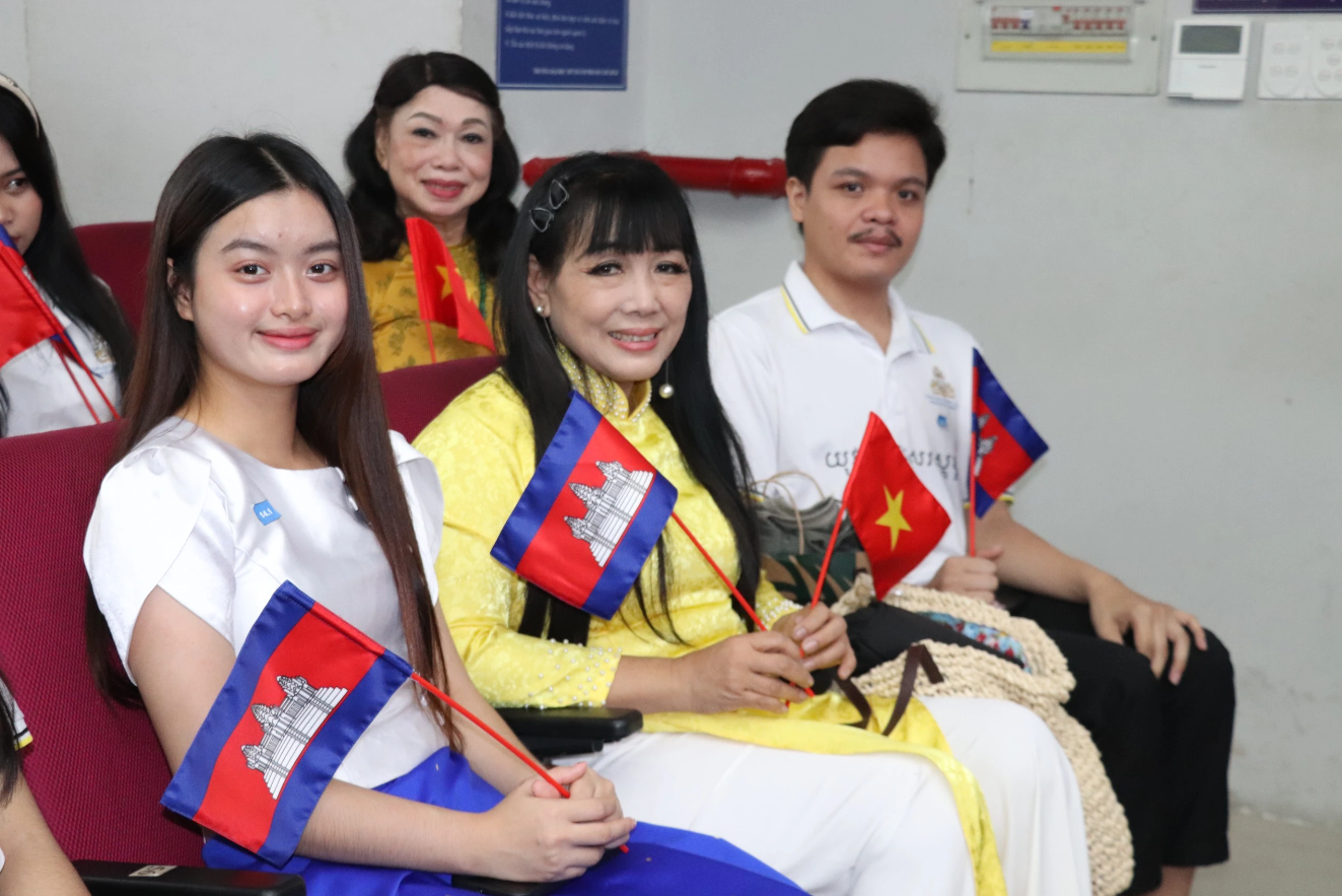 ket noi 96 gia dinh viet voi 162 sinh vien lao campuchia dang hoc tap tai viet nam