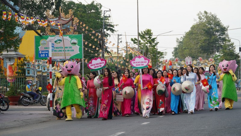 5.500 phụ nữ Đồng Tháp tham gia diễu hành áo dài “Rạng ngời sắc sen”