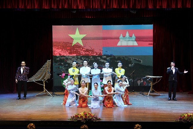 Tuần văn hóa Việt Nam tại Campuchia 2024: sự kiện kiểu mẫu giới thiệu văn hóa, đất nước, con người hai nước