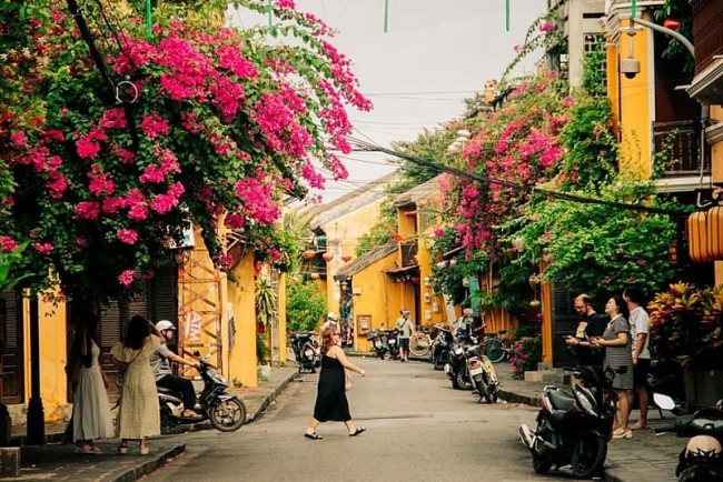 Việt Nam thu hút du khách châu Âu trong dịp hè