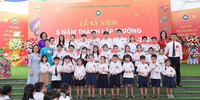 Trường Tiểu học và THCS Victoria Thăng Long kỷ niệm 5 năm gây dựng sự nghiệp "trồng người"