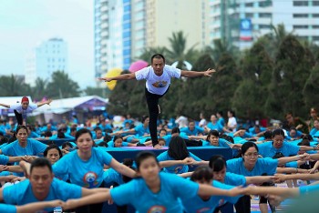 dong dien yoga tai da nang nam 2024 lan toa thong diep vi mot the gioi hoa binh va huu nghi