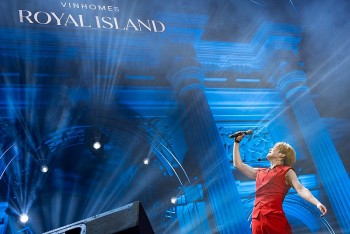 idol xiumin cung 100000 khan gia pha dao diem den quoc te moi vu yen