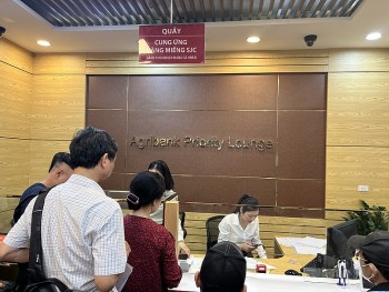 ngan hang nha nuoc tiep tuc ha gia ban vang mieng