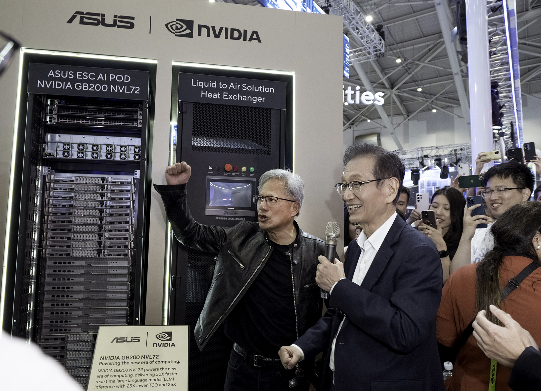 Tại Computex 2024, ASUS giới thiệu các máy chủ AI ESC AI POD với hệ thống NVIDIA GB200 NVL72