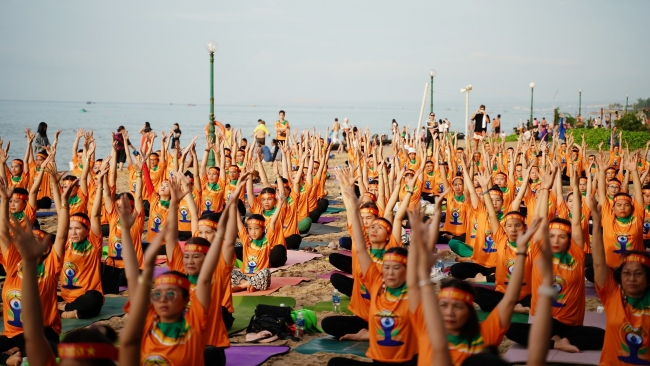 Thúc đẩy giao lưu văn hóa qua đồng diễn Yoga tại Bình Thuận
