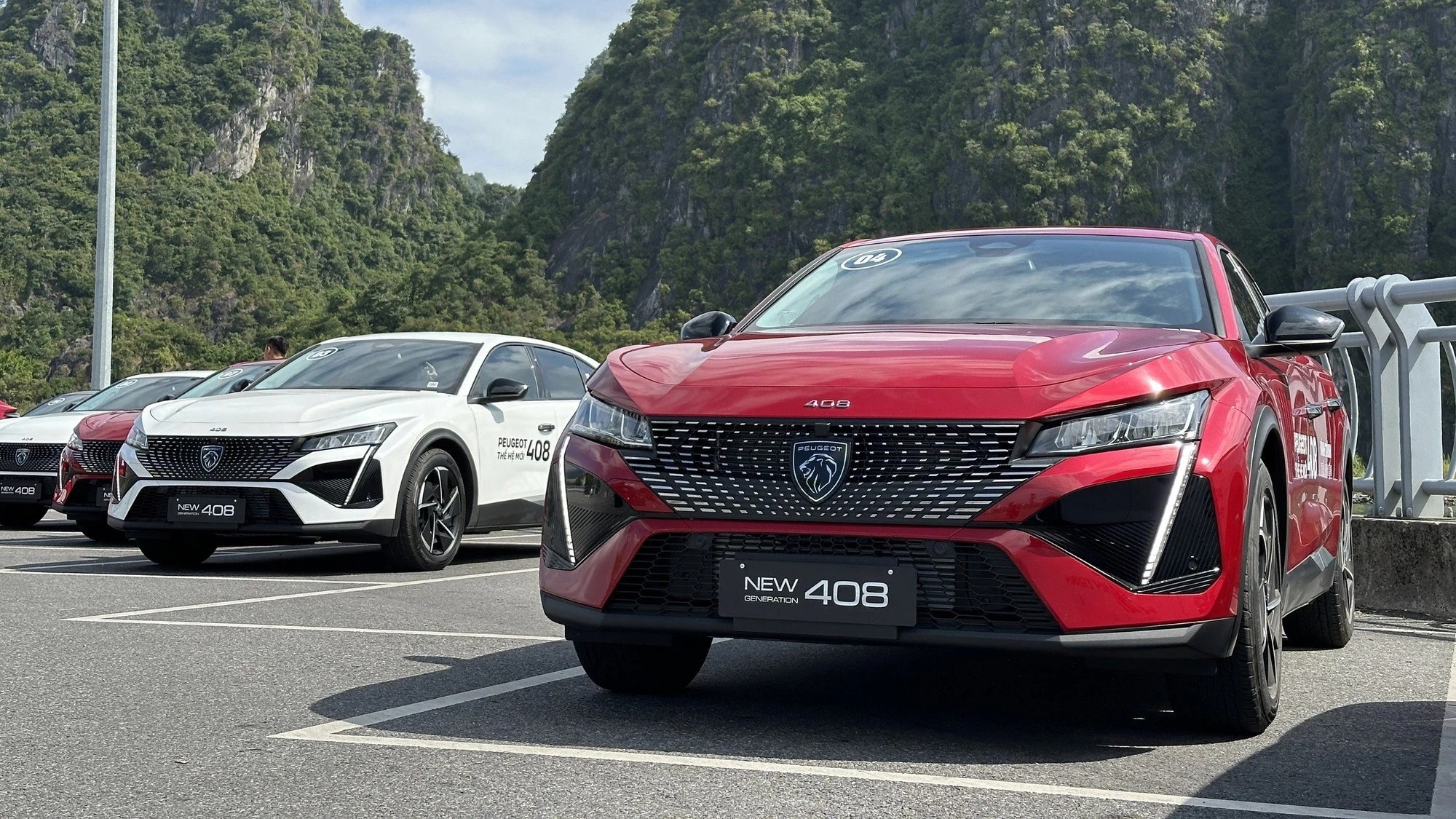 Trải nghiệm ấn tượng trên mẫu xe Peugeot 408