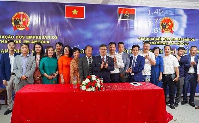 Ra mắt Ban Chấp hành Hội Doanh nhân Việt Nam tại Angola