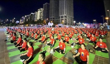 dong dien yoga tai da nang lan toa thong diep vi mot the gioi hoa binh va huu nghi