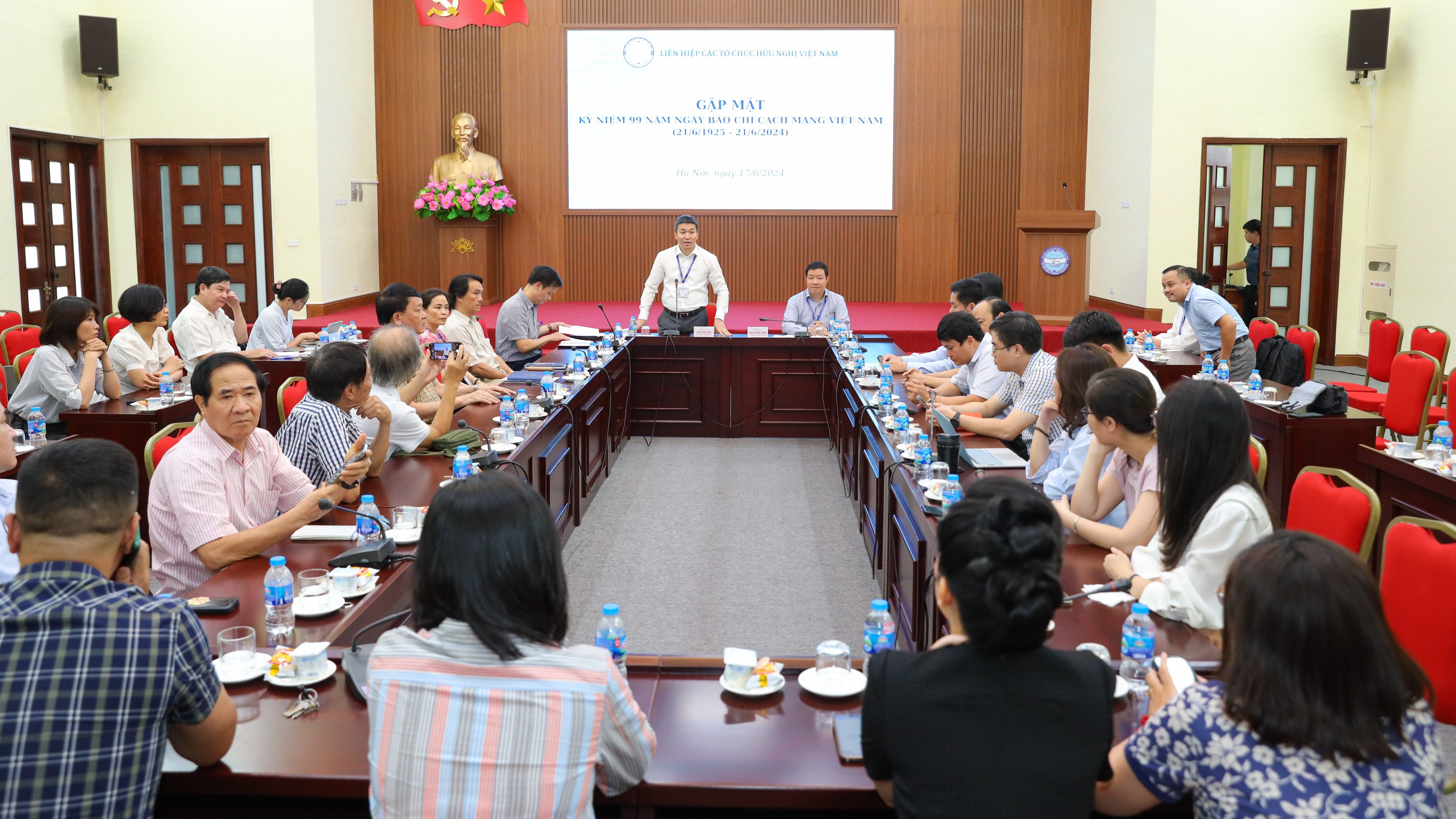 Liên hiệp các tổ chức hữu nghị Việt Nam gặp mặt các cơ quan báo chí