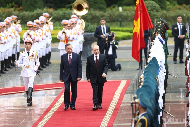 Lễ đón chính thức Tổng thống LB Nga Vladimir Putin thăm cấp Nhà nước tới Việt Nam